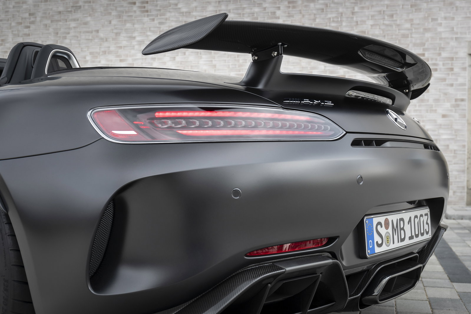 The Mercedes-AMG GT R Roadster Is £30,000 More Expensive Than The Coupe