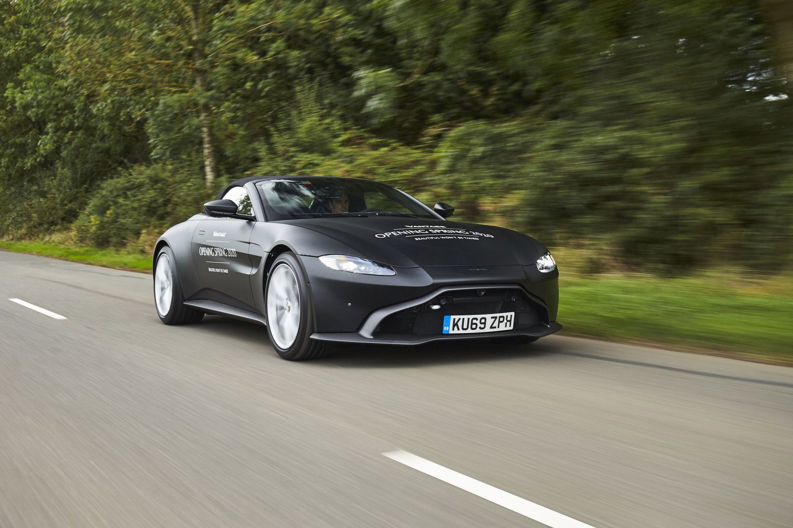 A New Aston Martin Vantage Roadster Is Coming