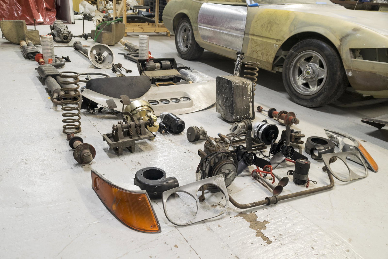 A 26,000-mile Ferrari 365 GTB/4 Daytona Project Build Is For Sale