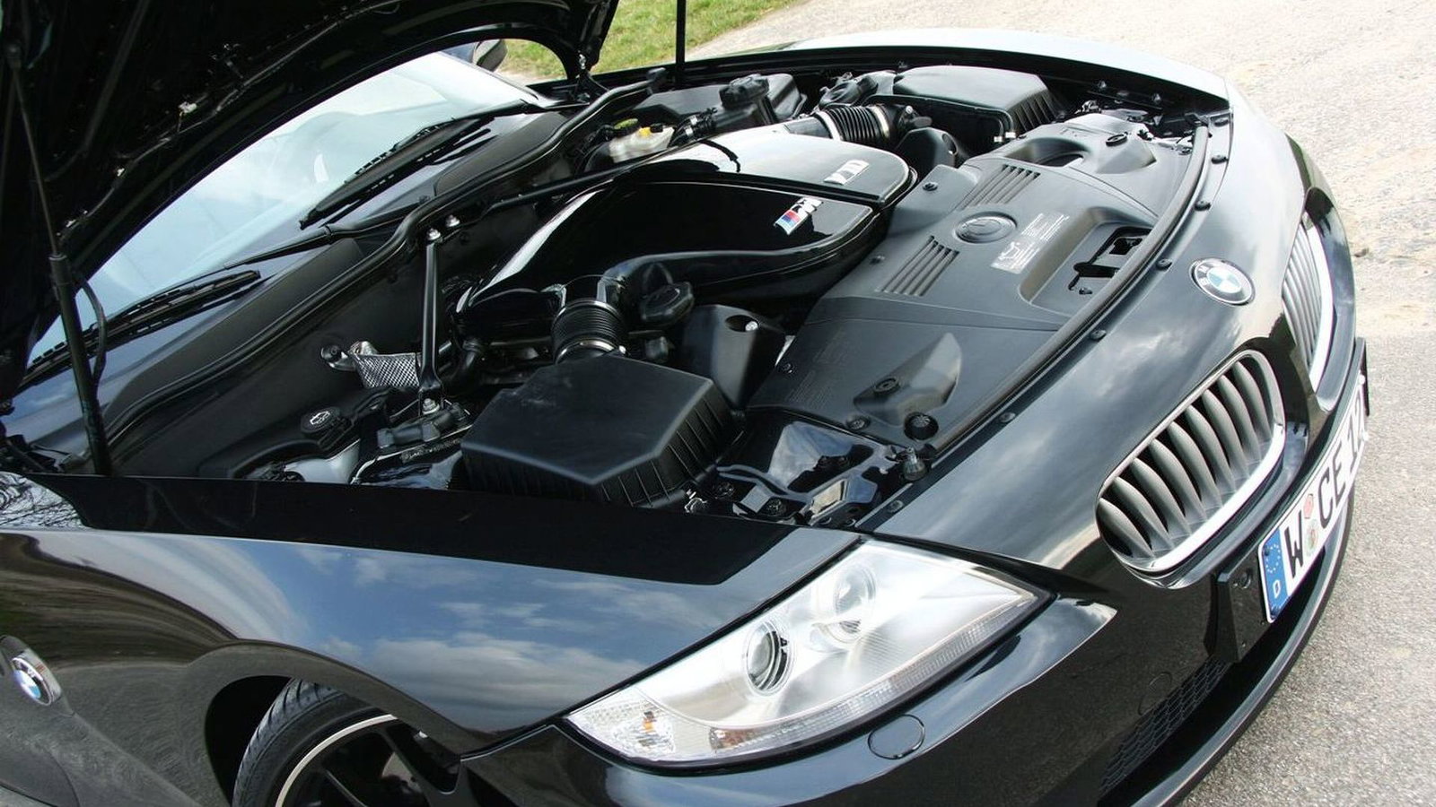 Ride On Board Manhart's Ridiculous 600bhp M5 V10-Engined E85 Z4