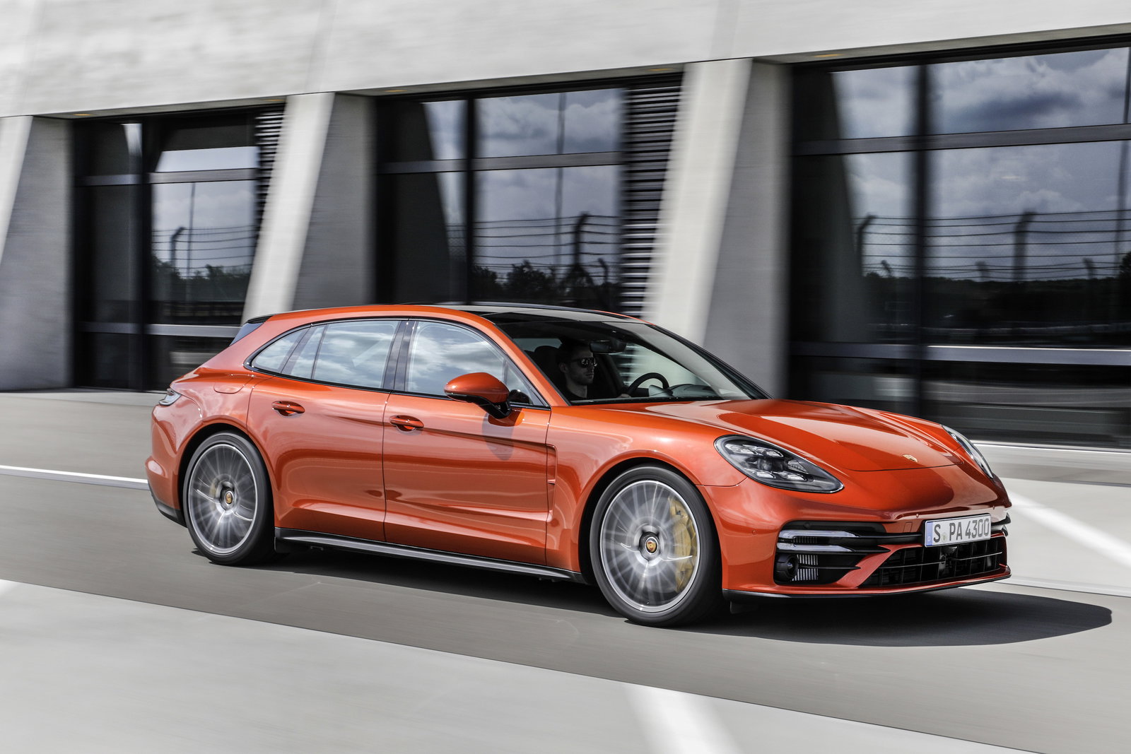 The New 621bhp Porsche Panamera Turbo S Does 0-62mph In 3.1sec