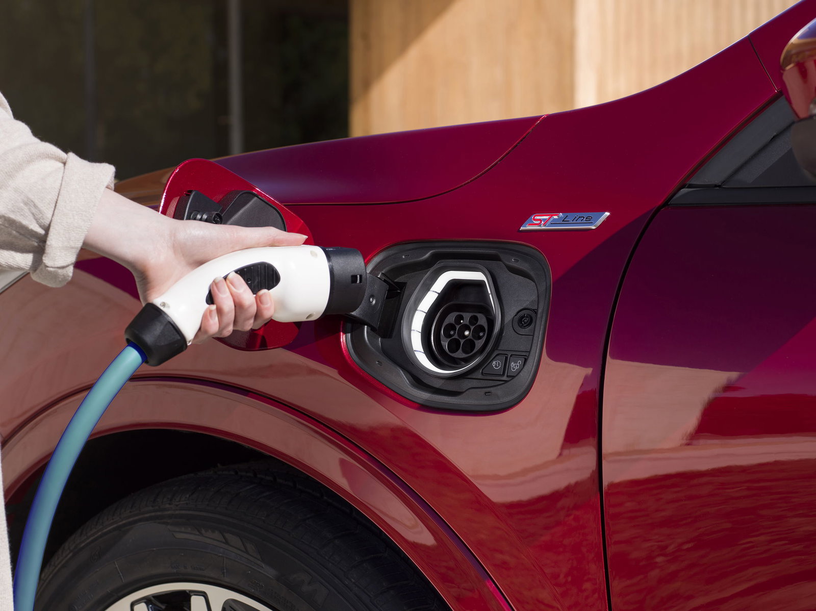 Ford Halts Kuga PHEV Sales Over Battery Fires