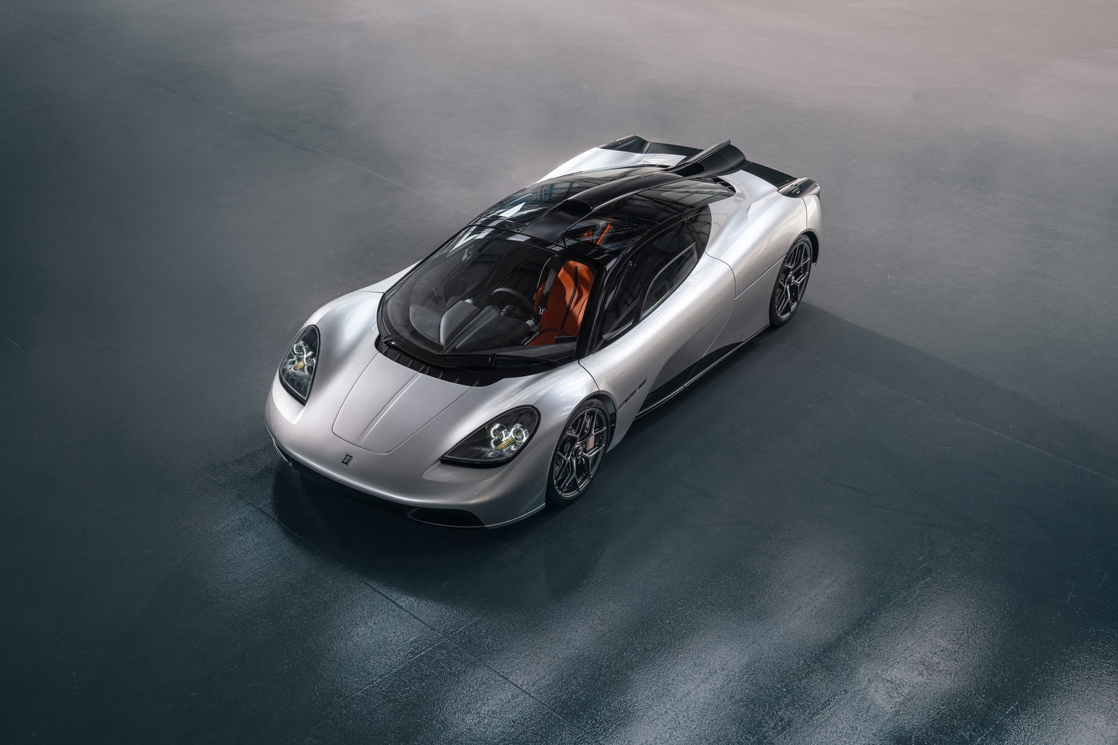 McLaren 620R Declared As A 'Porsche Cayman' Seized In The Philippines
