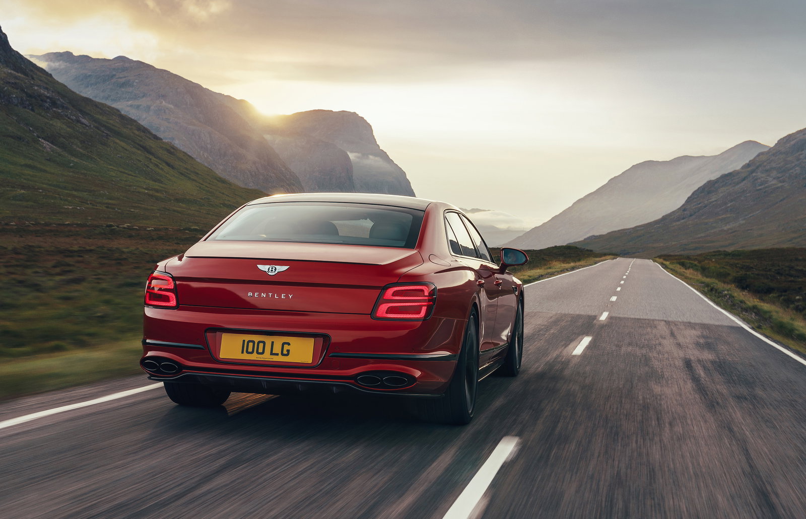 The 542bhp Bentley Flying Spur V8 Is 100kg Lighter Than The W12, Still Silly Fast