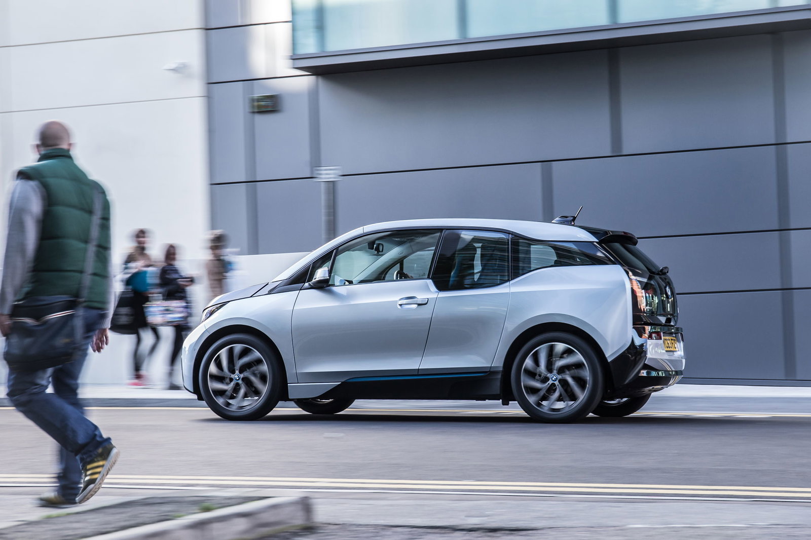 The Government Will Pay Drivers £3000 Every Year To Ditch Their Cars