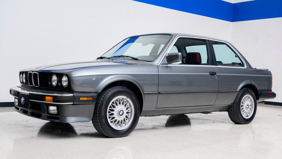 This BMW 325iS Is A Sporty E30 Curio