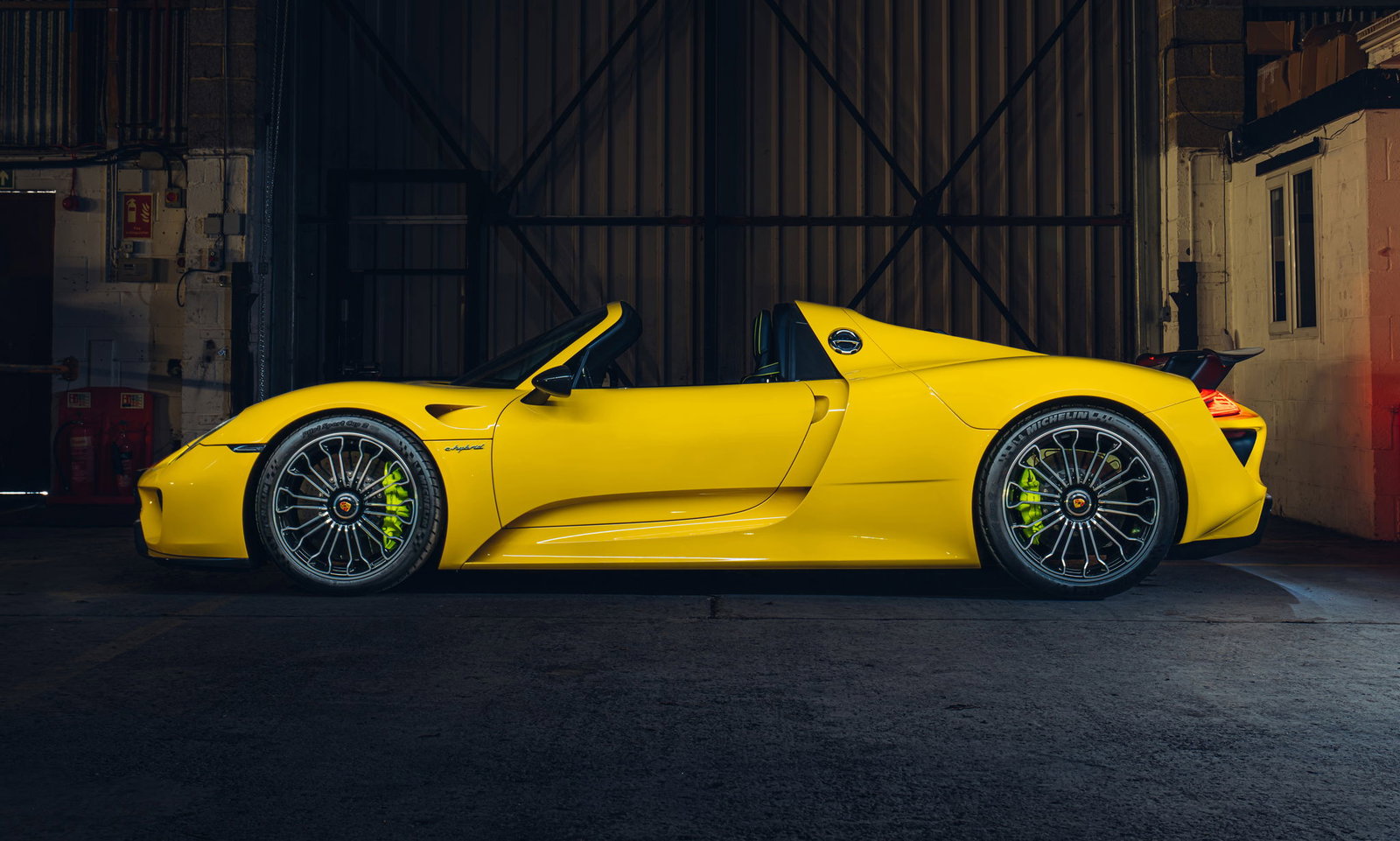 This £900k Porsche 918 Spyder Looks Vibrant In Racing Yellow