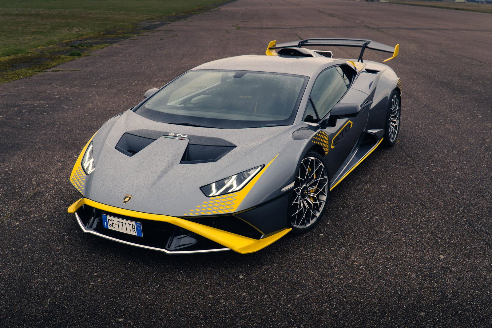 The Lamborghini Huracan STO Is A Noisy, Mildly Terrifying Tribute To Combustion
