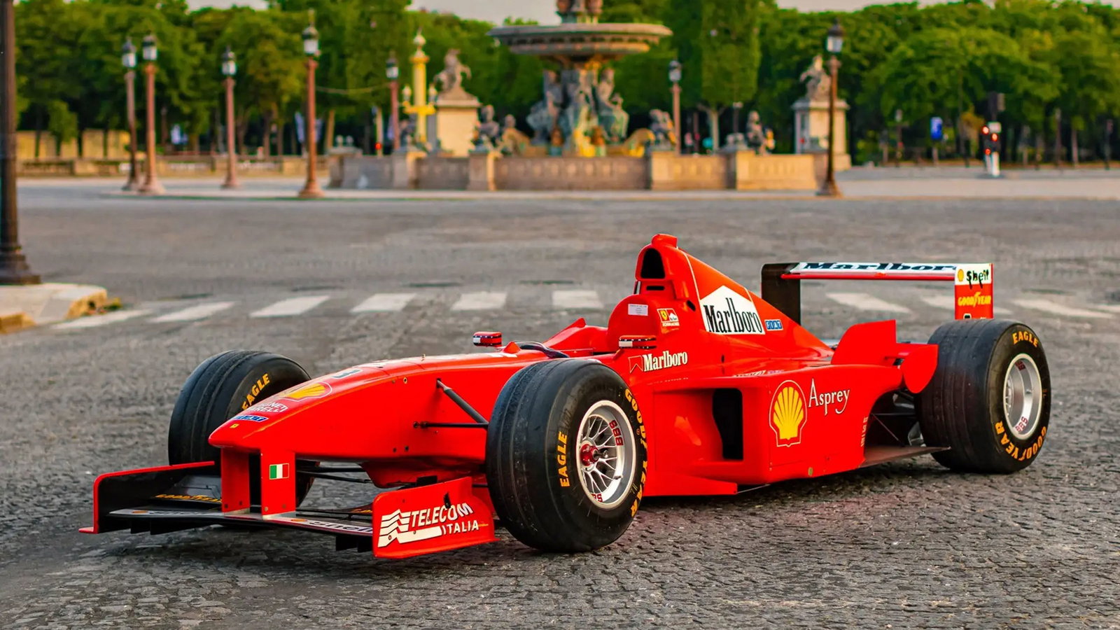Awesome V8-Powered Mercedes V-Class Spotted At The Nurburgring