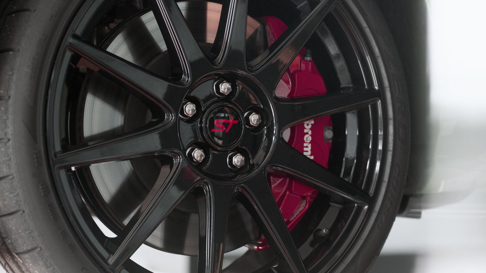 Ford Focus ST Track Pack Aims At The Civic Type R With Adjustable Suspension And Bigger Brakes